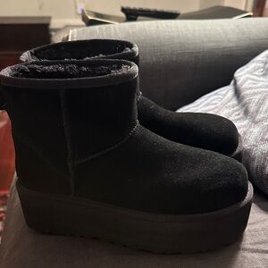 NWOT UGG platform Boots